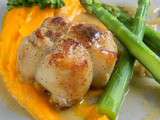 Paupiettes de porc façon charcutière , purée de carotte vanille, asperges vertes à l'anglaise