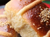 Petits pains chinois tendres garnis à la noix de coco (Gai Mei Bao)