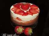Douceur à la fraise sur lit de compotée fraise rhubarbe