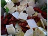 Salade Camogli:poivron, tomates séchées,copeaux de Parmesan , cœur d'artichaut,roquette