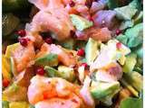 Salade  d'avocat et de saumon fumé aux arômes d'aneth et de poivre rose