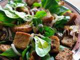 Salade de mâche au sumac, dattes et amandes