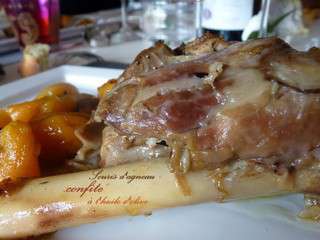 Souris d'agneau confite à l'huile d'olive et aux abricots secs
