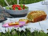 Cake à la courgette, féta, tomates confites et pignons de pin