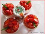 Verrines panna-cotta vanille, gelée de fraise au piment d'espelette et salade de fraise sur caramel au piment d'espelette
