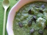Gaspacho vert : courgette, concombre, poivron, herbes fraîches et citron vert