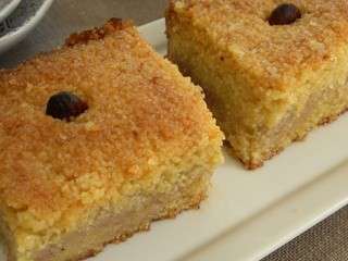 Kalb el louz où gâteau de semoule aux amandes et à la fleur d'oranger