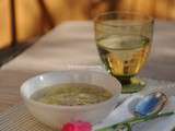 Bouillon détox aux poireaux et légumes de saison