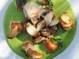 Cèpes et gnocchi de chèvre frais poêlés, crème d’herbe et lard de Colonnata