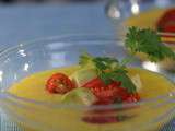 Soupe de tomate jaune, tartare d’avocat et tomates cerises