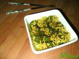 Nouilles Sautées au Poivron Vert & Champignons Noirs