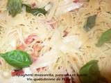 Spaghetti mozzarella, pancetta et basilic