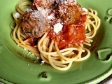 Spaghetti boulettes de boeuf et sauce à la tomate