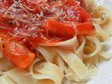 Tagliatelles sauce tomates et calamars طاقليتيل (أو عجائن) بصلصة الطماطم و الكلمار