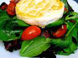 Salade: Salade Mixte Garnie d’un Fromage Camembert Poêlé