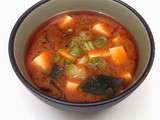 Soupe miso et dashi (bouillon de poisson et d'algue)