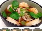 Soupe aux crevettes, nouilles soba, soya et coriandre fraîche