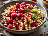 Bol protéiné au quinoa et coulis de framboises : une recette saine et gourmande