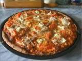 Pizza à la tomate et aux trois fromages