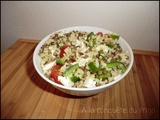 Salade de lentilles vertes, boulgour, poivron vert, tomates et chèvre