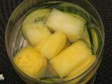 Eau détox ananas concombre