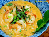 Soupe Thai aux crevettes, coco et curry rouge