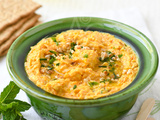 Dip de carottes au yaourt grec, raisins secs & noix