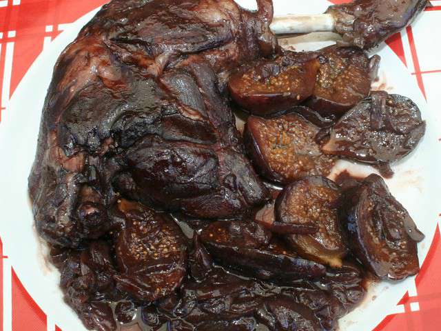 Cuisse De Canard Au Vin Rouge