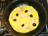 Omelette aux foies de morue, pesto et olives