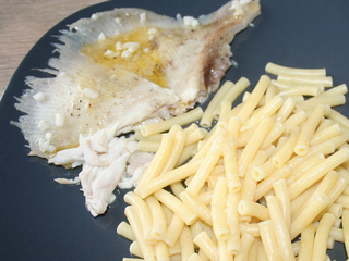 Raie grise au four à basse température sauce beurre citronnée