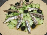 Salade de concombre, anchois et olives noires