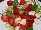 Salade de fraises, melon, mozza, basilic