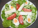 Salade laitue, concombre, tomate, œuf, feta