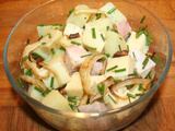 Salade tiède de pommes de terre, jambon, Tomme de Savoie, ognon frit