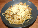 Spaghetti aux fruits de mer, pesto et râpé végétal