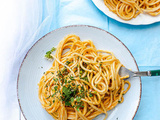 Spaghetti sauce crémeuse aux carottes & plantes sauvages
