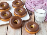 Gâteaux donuts nappés au chocolat
