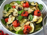 Salade de légumes d'été rôtis au parmesan
