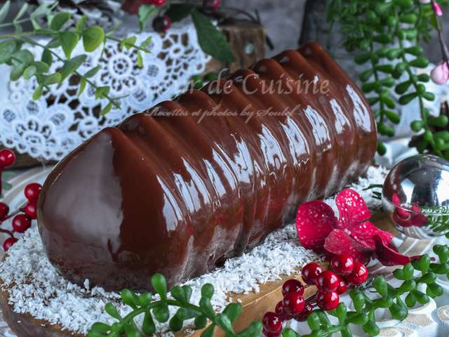 Bûche de noël framboises et chocolat blanc - Recette par Djoudjou