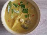 Soupe curry/lait de coco au poulet