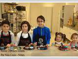 Création de cupcakes par les enfants de l'atelier du mercredi