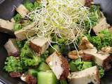 P’tite salade de curly kale au tofu fumé