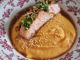 Simple avec du saumon : pavés de saumon au four, polenta à la carotte