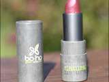 Test du rouge à lèvres nacré cassis  bio  de Boho Green Make-Up de la box BelleauNaturel.fr