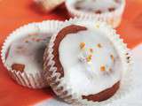 Petits muffins comme des cupcakes à l'orange