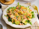 Salade de pommes de terre, avocat et saumon fumé