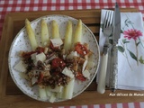 Asperges blanches aux croûtons, tomates séchées et parmesan à la vinaigrette au balsamique