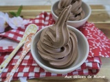Glace à la crème au chocolat, à la machine à glace