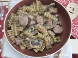 One pot pasta à la saucisse fumée, lardons et champignons