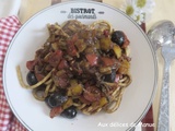 Spaghetti aux poivrons, tomates, olives et anchois
